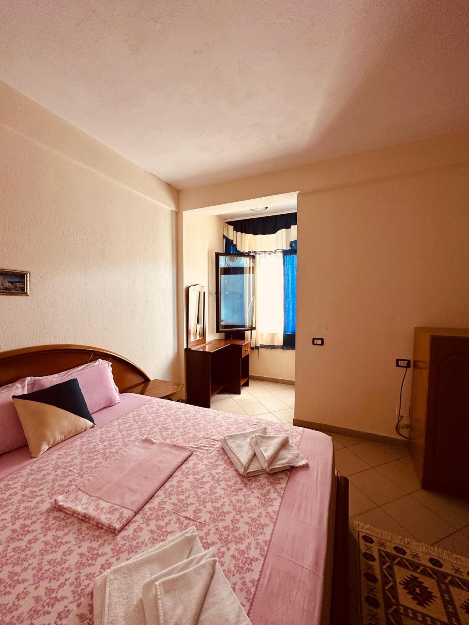 Hotel Saint Marena Pogradec Habitación foto